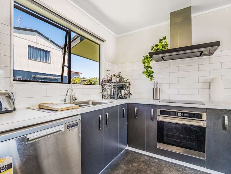 47b Meander Drive Welcome Bay_11