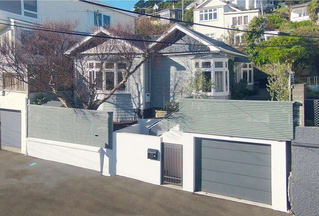 RENOVATED MT VIC CHARM WITH GARAGE