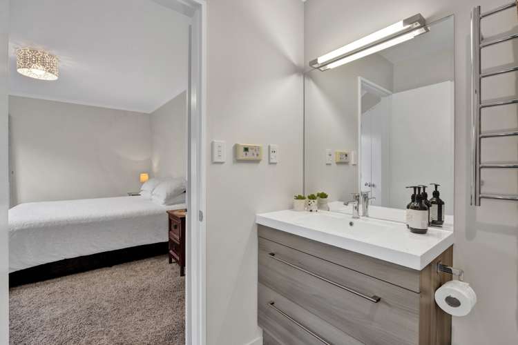 2 Kawaroa Close New Plymouth Central_13