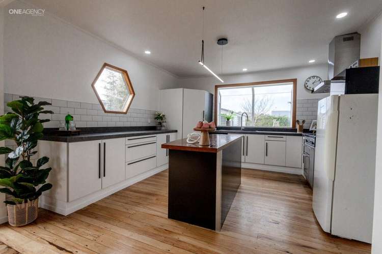 86 Bealey Street Hokitika_10
