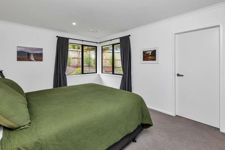 11 Rolling Stone Rise Tikipunga_12