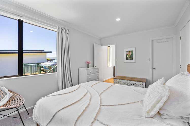 15 Laval Heights Britannia Heights_12