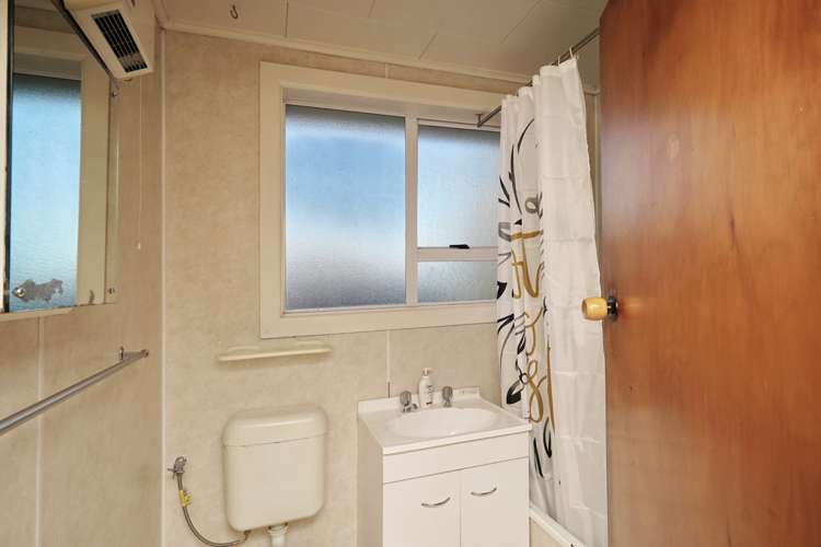 13 Avro Crescent Hornby_11