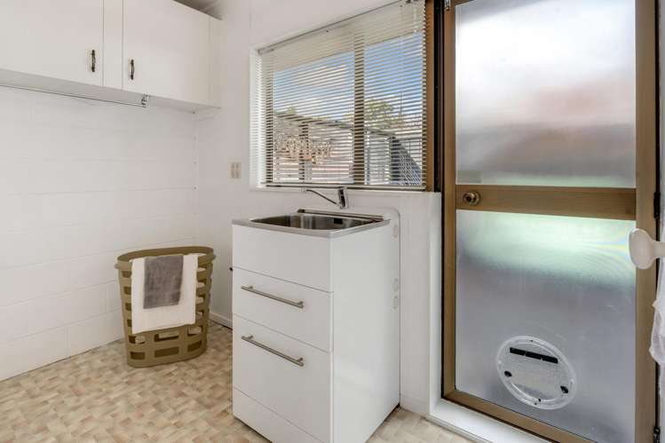 2/5 Askew Place Farm Cove_11