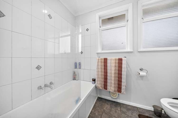 10 Surrey Street Solway_12