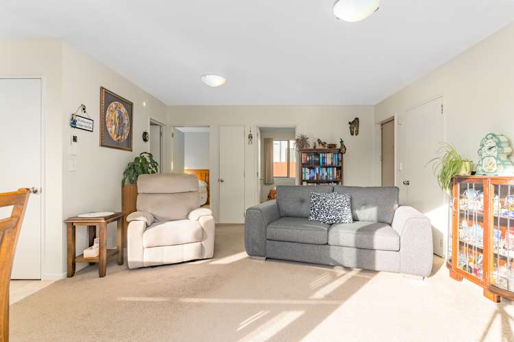 2/108 Yaldhurst Road Sockburn_4