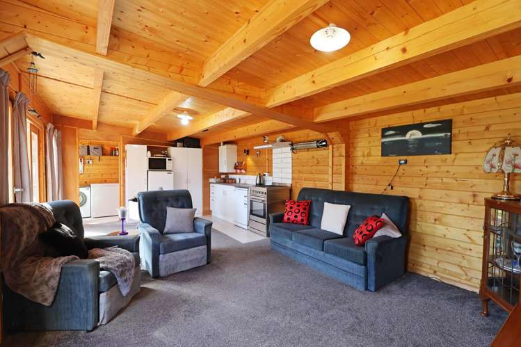 13 Danube Road Winton Surrounds_8