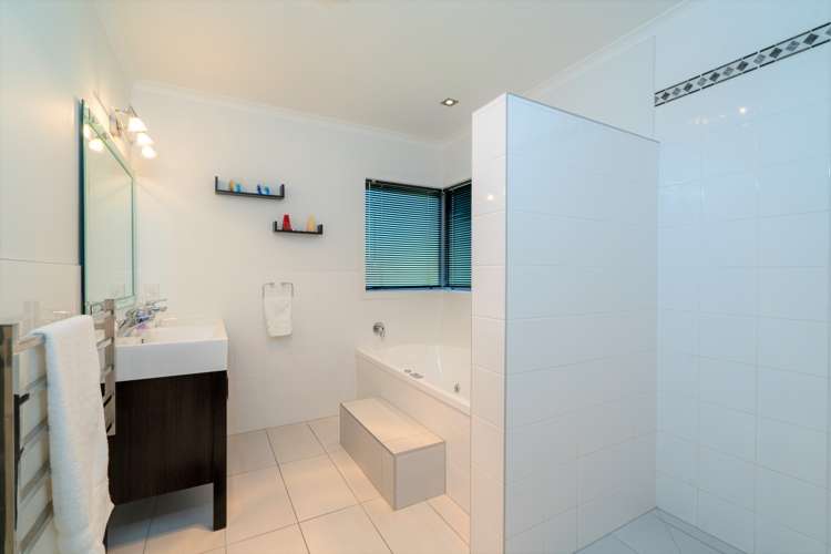 35 Magnolia Rise Waipahihi_14