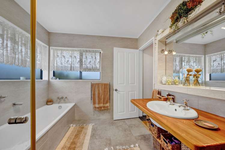 9 Elizabeth Grove Stratford_30