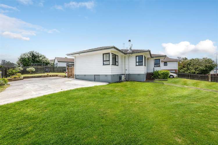 213 Mahia Road Wattle Downs_17