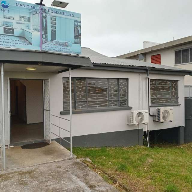 Colonial-Style Commercial Space for Lease