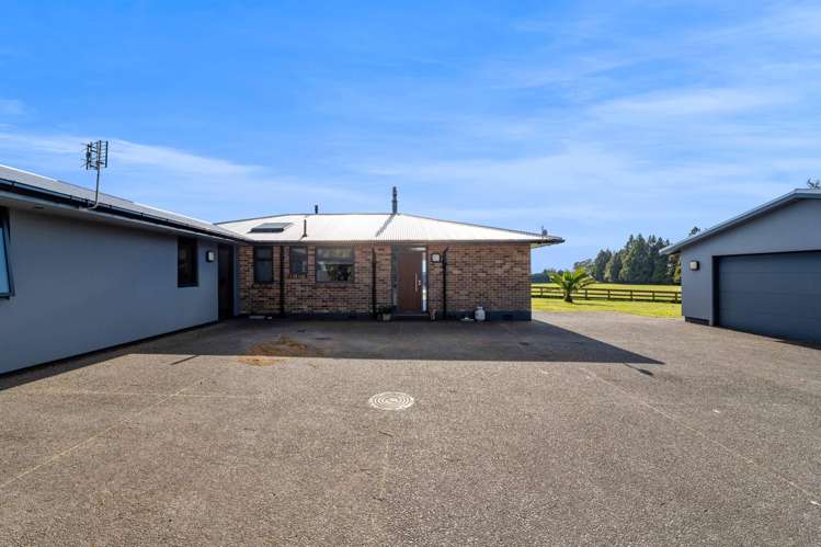 1384 Egmont Road Egmont Village_44