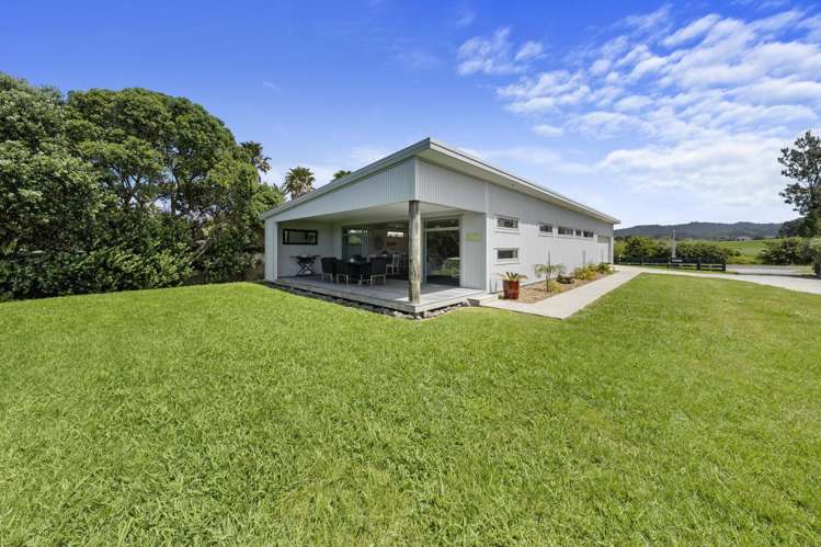 1158 East Coast Road_0