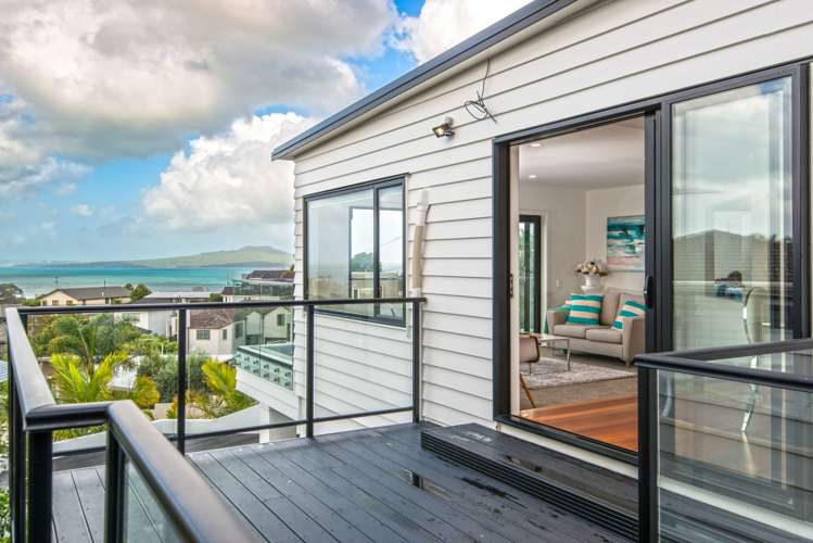 2/14 Eastcliffe Road Castor Bay_7