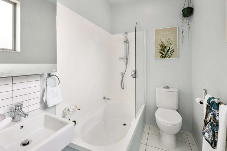 2/46 Bracken Road Paparangi_6