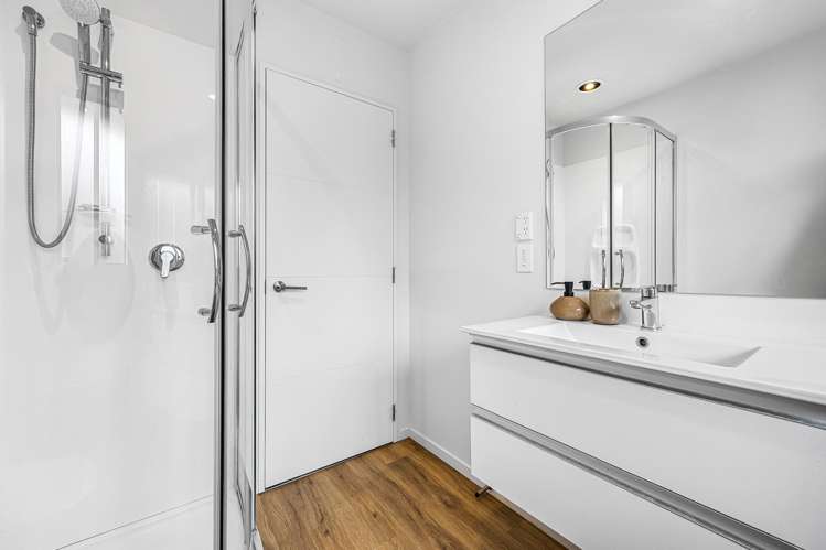 167 Faringdon Boulevard Rolleston_11