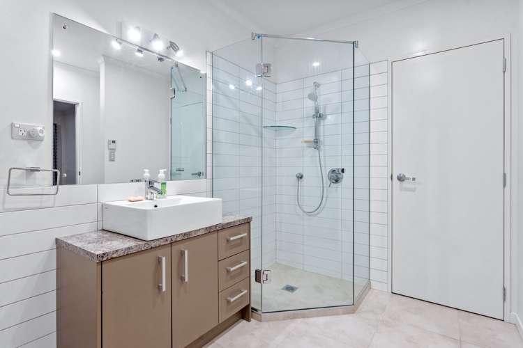 8 Baverton Drive Flat Bush_19