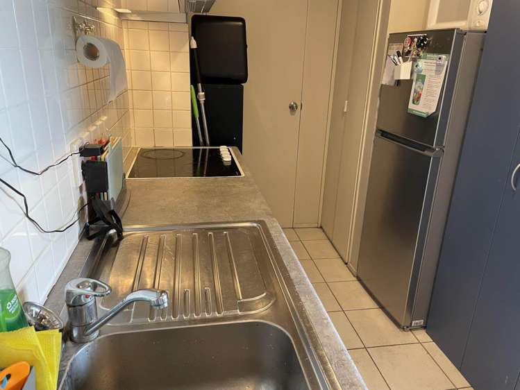 2l/10 Crown Lynn Place New Lynn_5