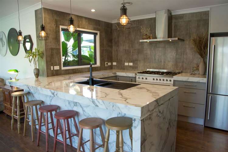 8 Tararua Close Aotea_1