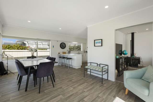 8 Sandleigh Drive Athenree_4