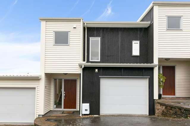 SUN-FILLED TOWNHOUSE IN SOUGHT-AFTER NGAIO