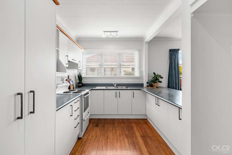 32 Hall Crescent Epuni_8