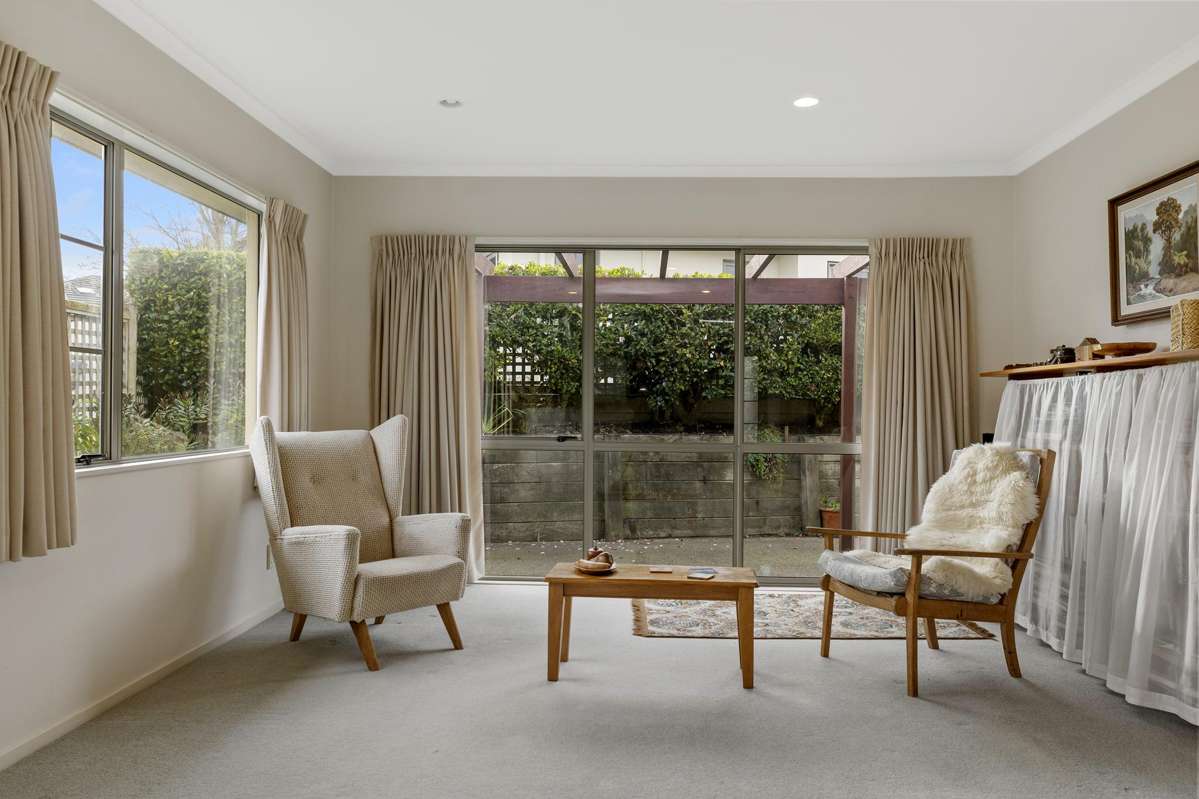 35 Lakeridge Close_1
