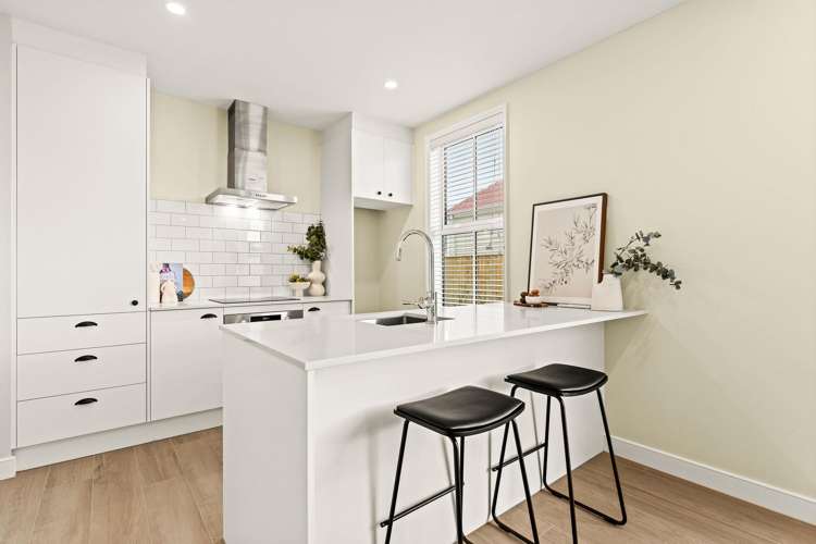 7A Waitikiri Drive Parklands_6