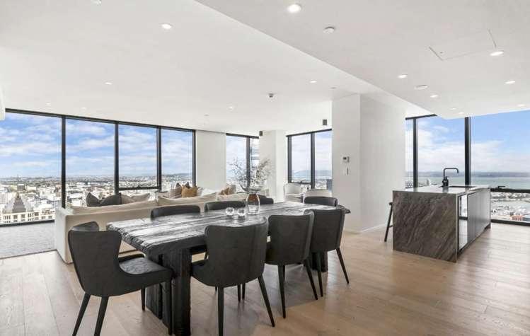 5102/10 Commerce Street 10015_2