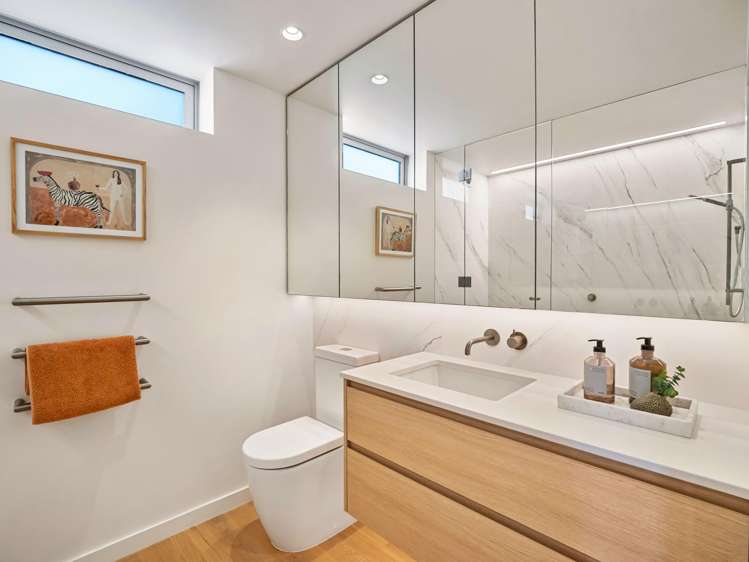 7 Surf Road Mt Maunganui_32