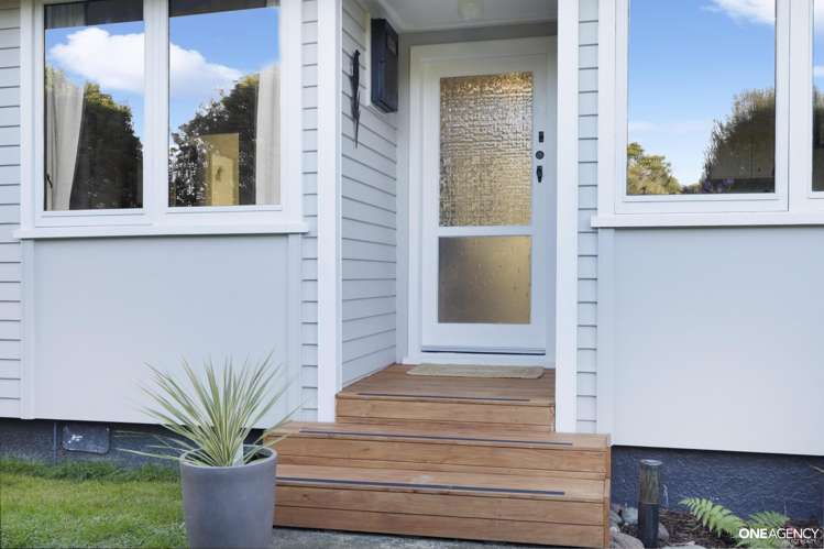 22 Bartlett Grove Tawa_18