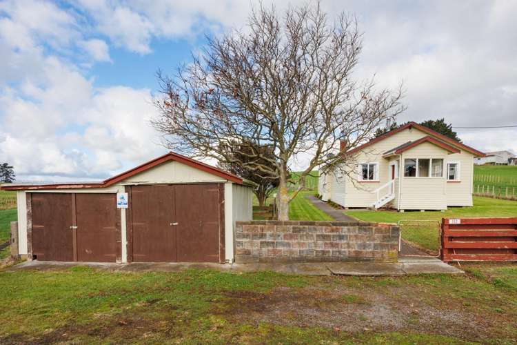 112 James Road Halcombe_19