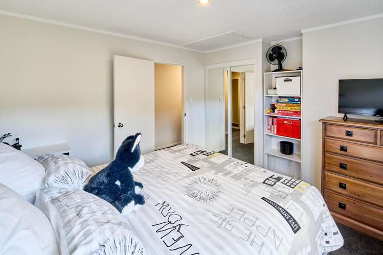 23 Mcenroe Grove Naenae_14