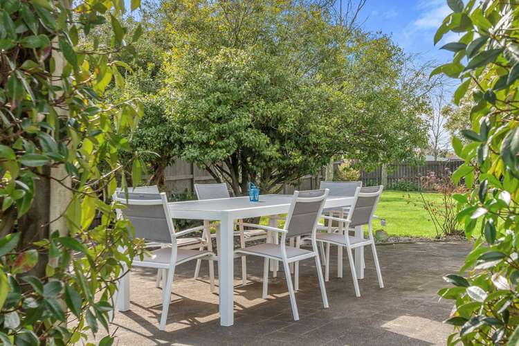 2 Bradbury Road Botany Downs_18