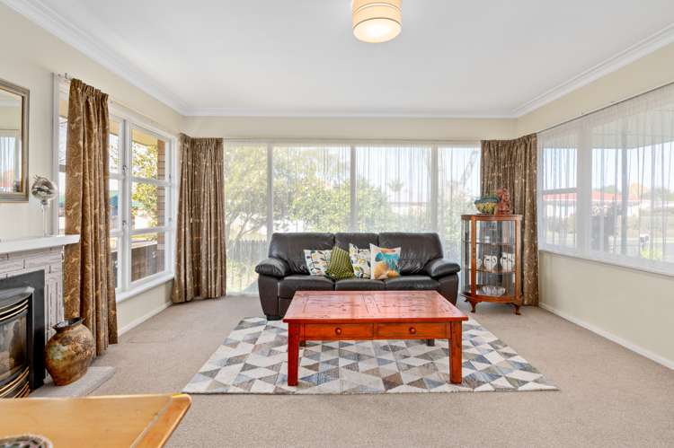 17 Scott Avenue Hamilton East_6