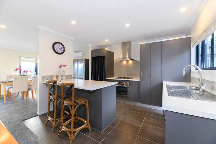 88 Fields Parade Oteha_4