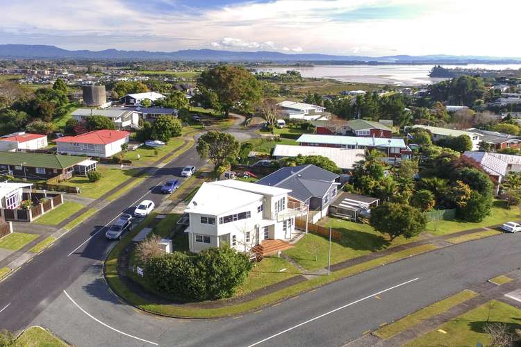 35 Upland Street Brookfield_16