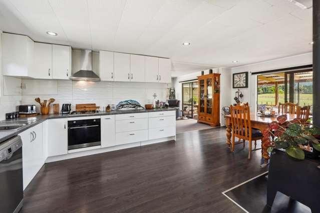 402 Apirana Road Horohoro_1