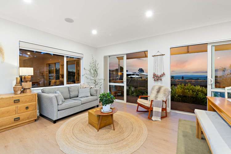 89e William Bayes Place Red Beach_1