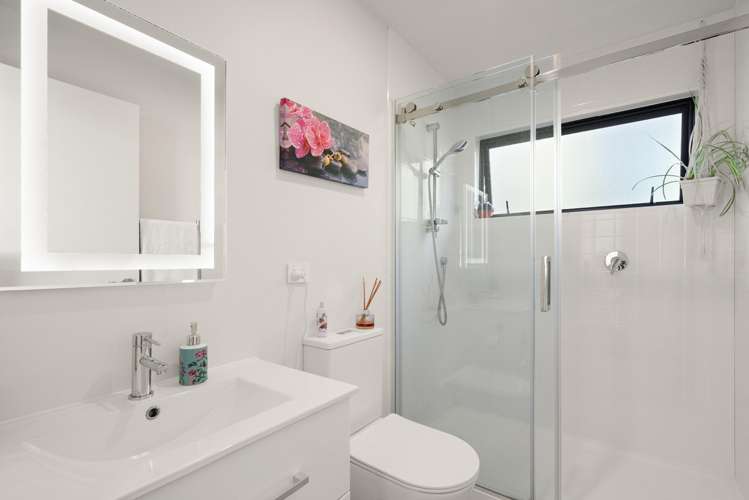37 Seaview Road Cable Bay_15