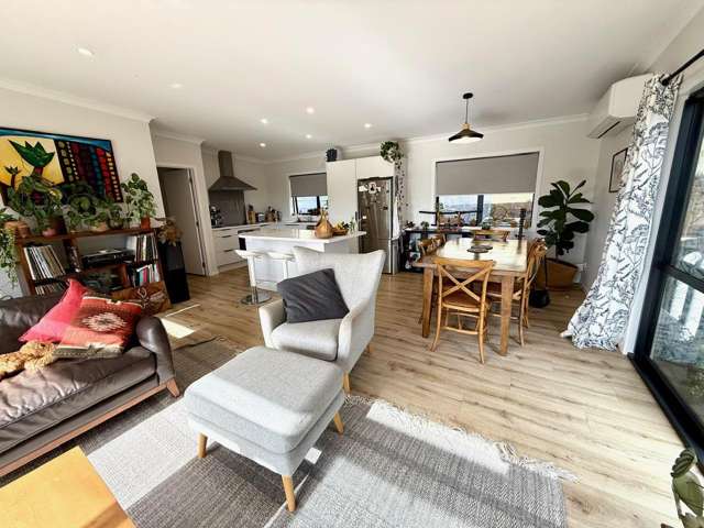 6/2 Mahana Place Raglan_2