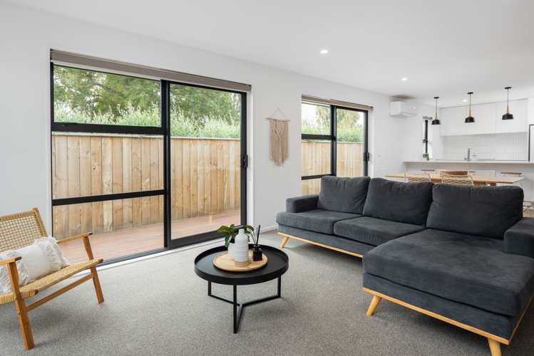 32a Harvard Road Burleigh_5