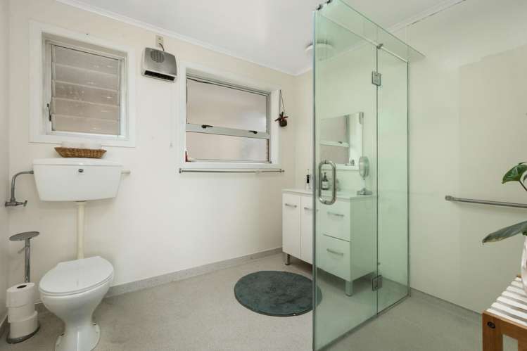 435 Fergusson Drive Thames_15