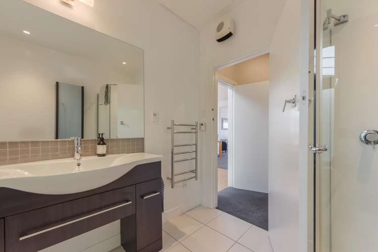 561 Rocks Road, Moana Nelson_19