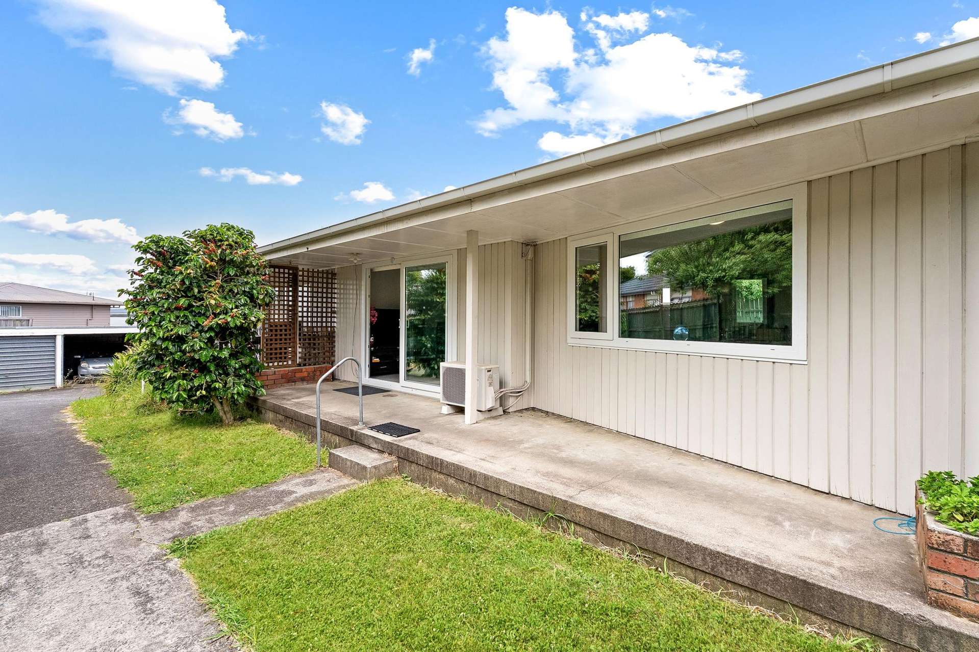 2/68A Ridge Road Howick_0