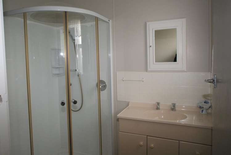 2/1 Newbourne Crescent Redwoodtown_9