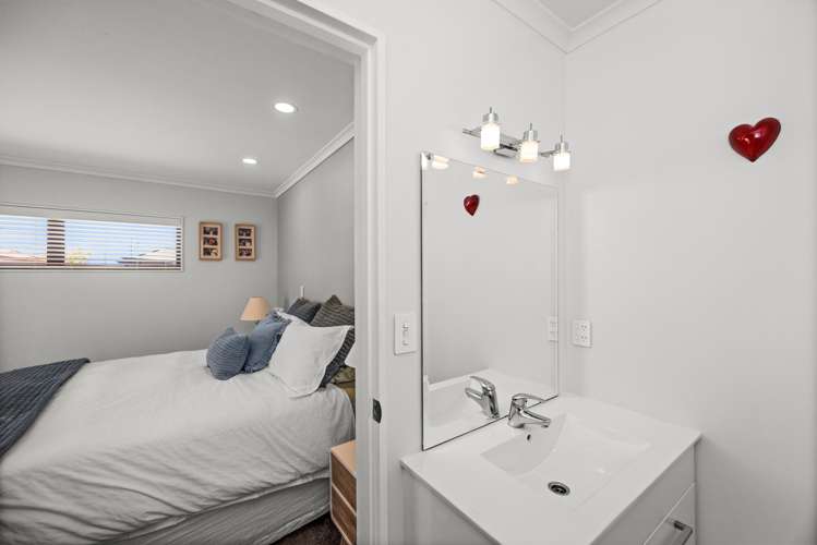 9 Forbury Way Taradale_14