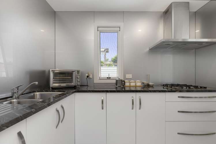 28 Magnolia Rise Waipahihi_8