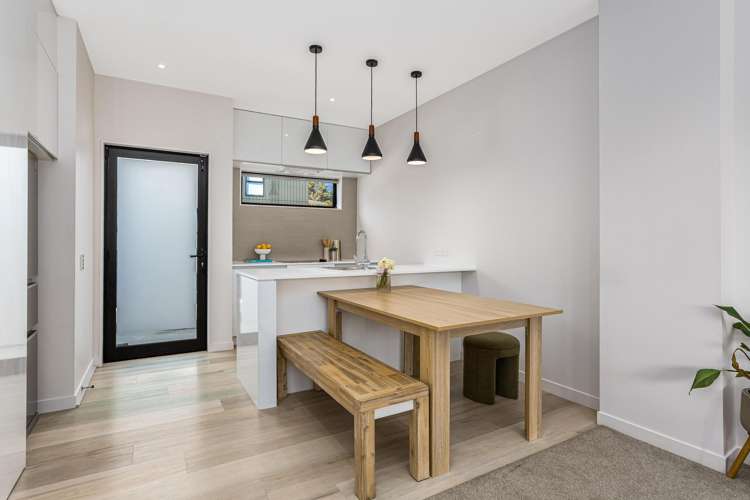 10/6 Oswald Crescent Paparangi_4