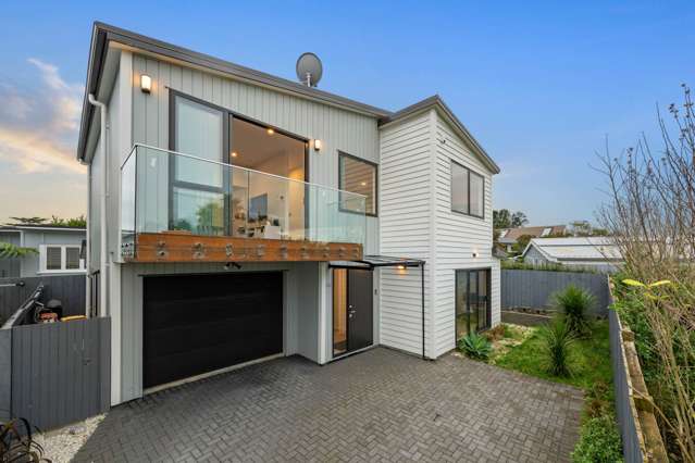 Sun, View, Serenity–Elevated, Modern & Standalone!